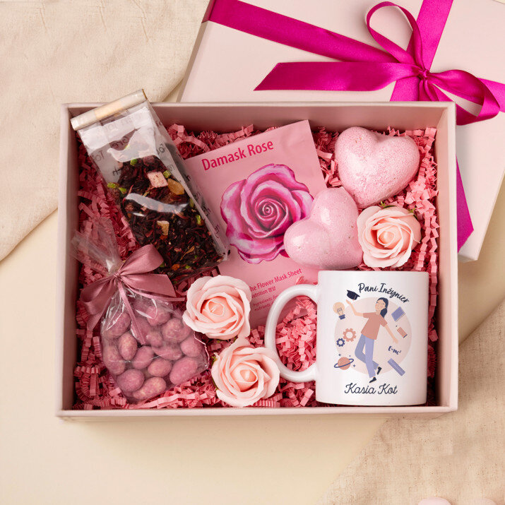 Zestaw prezentowy dla pani inżynier z kubkiem i różanym spa Zestaw prezentowy dla pani inżynier z kubkiem i różanym spa