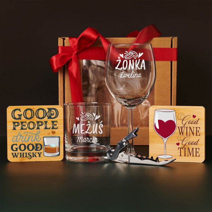 Zestaw prezentowy dla pary młodej z kieliszkiem do wina i szklanką do whisky 