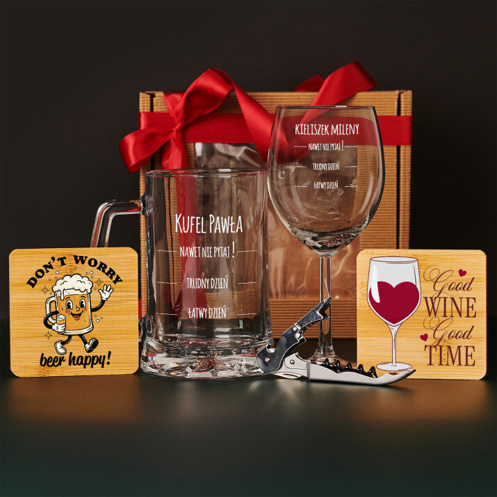 Zestaw prezentowy dla przyjaciół z kieliszkiem do wina i kuflem Zestaw prezentowy dla przyjaciół z kieliszkiem do wina i kuflem