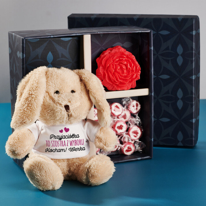 Zestaw prezentowy dla przyjaciółki z pluszakiem