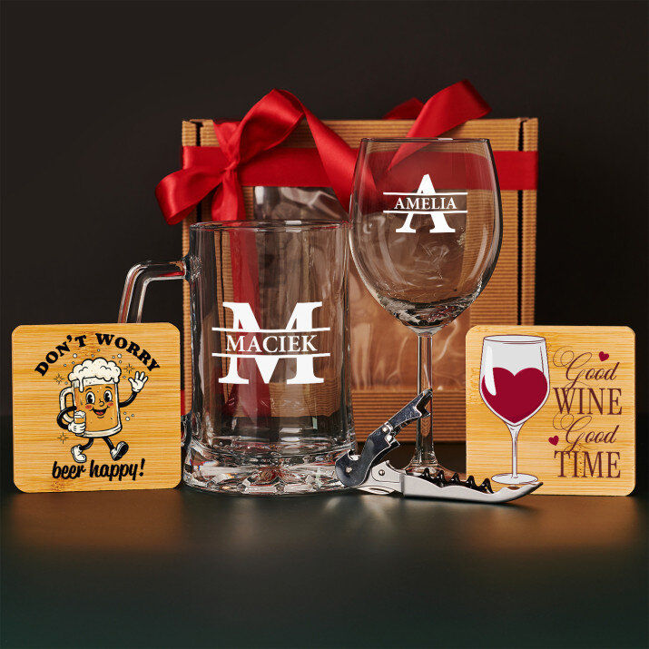 Zestaw prezentowy dla zakochanych z kieliszkiem do wina i kuflem