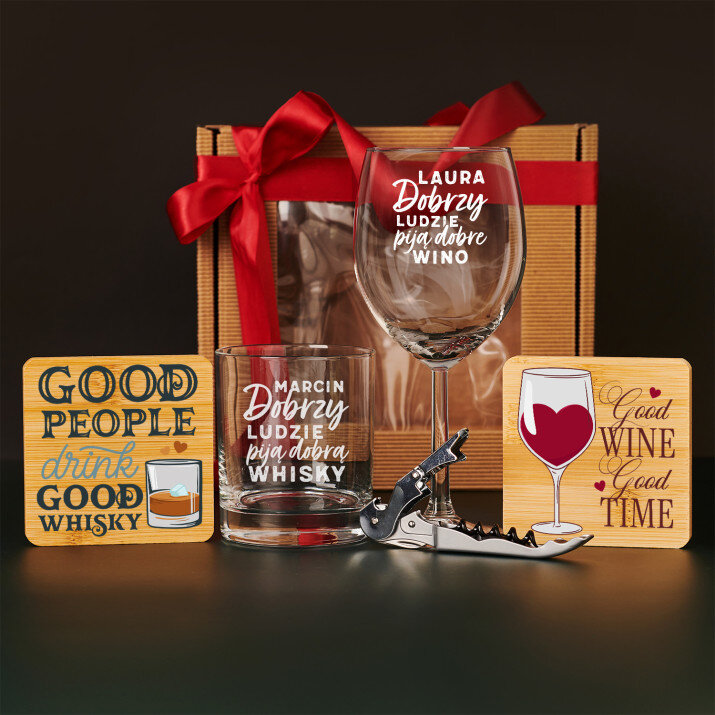 Zestaw prezentowy dla znajomych z kieliszkiem do wina i szklanką do whisky 