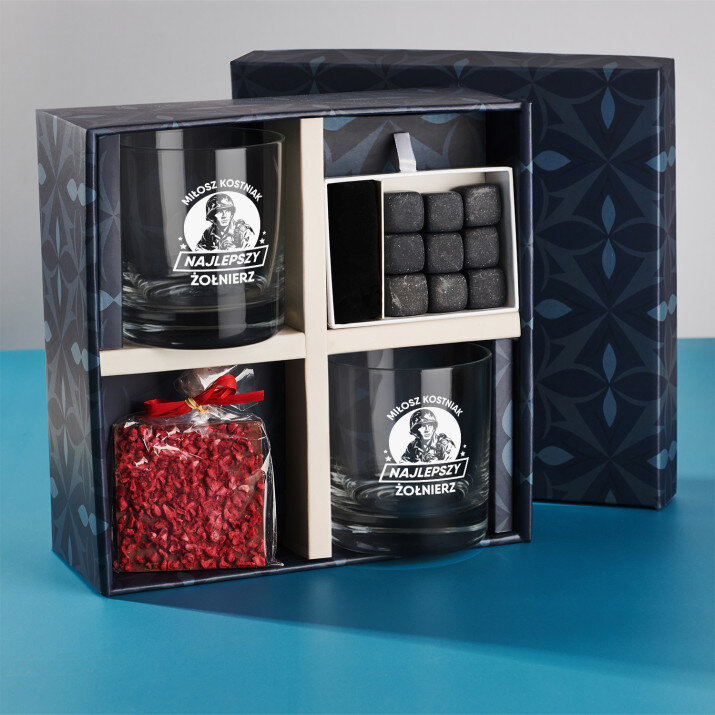 Zestaw prezentowy dla żołnierza ze szklankami do whisky