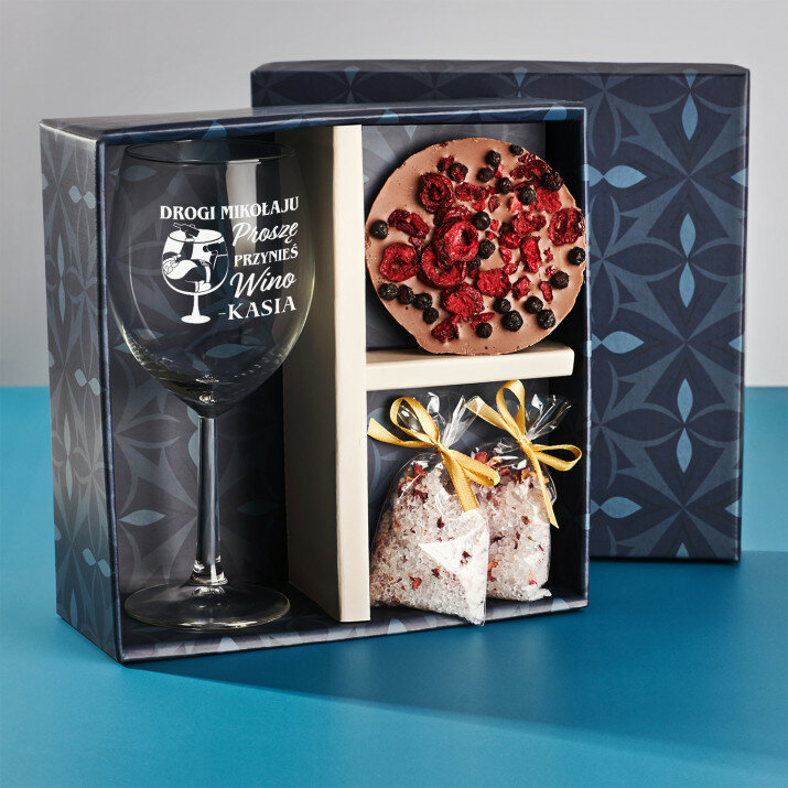 Zestaw prezentowy na święta z kieliszkiem do wina i solami do kąpieli