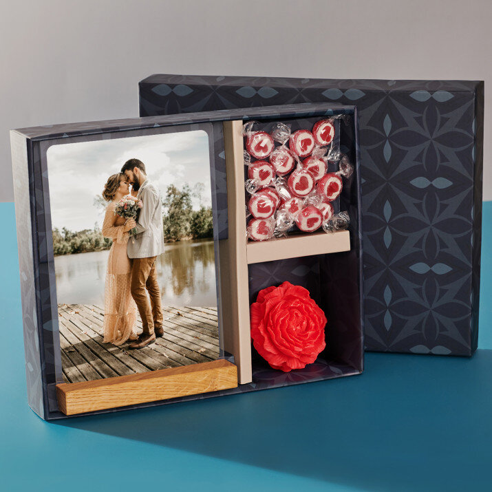 Zestaw prezentowy na urodziny z wydrukiem na szkle i cukierkami