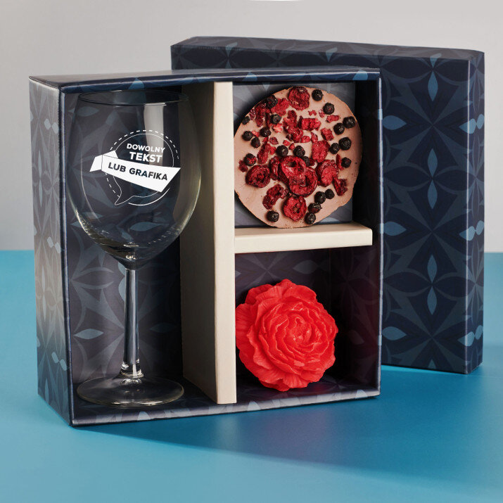 Zestaw prezentowy projekt własny z kieliszkiem do wina Zestaw prezentowy projekt własny z kieliszkiem do wina