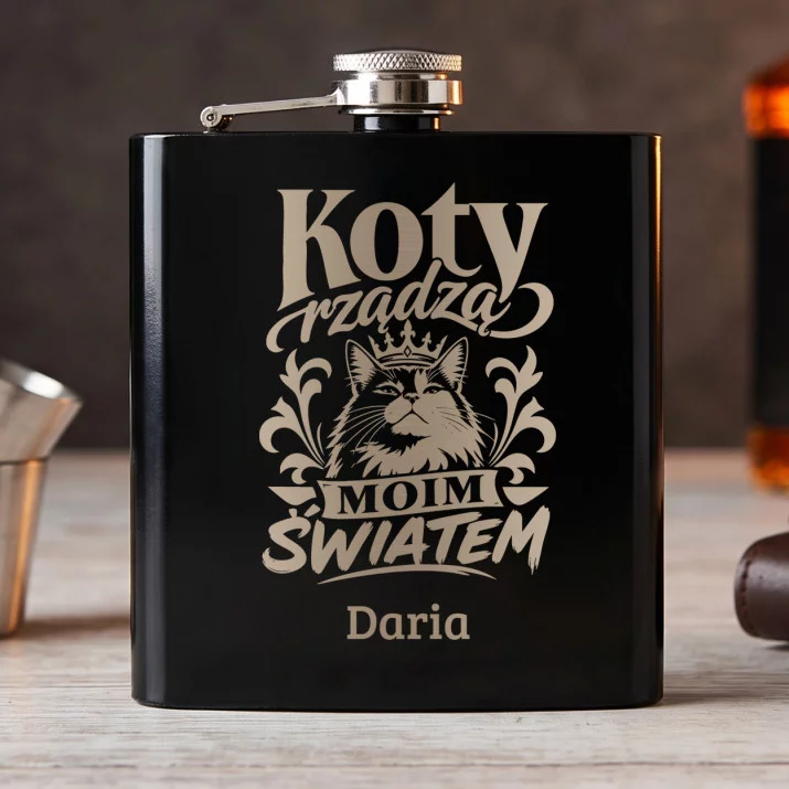 Piersiówka z Grawerem Dla Kociary Prezent Dla Kobiety: Koty Rządzą Moim Światem Piersiówka z Grawerem Dla Kociary Prezent Dla Kobiety: Koty Rządzą Moim Światem