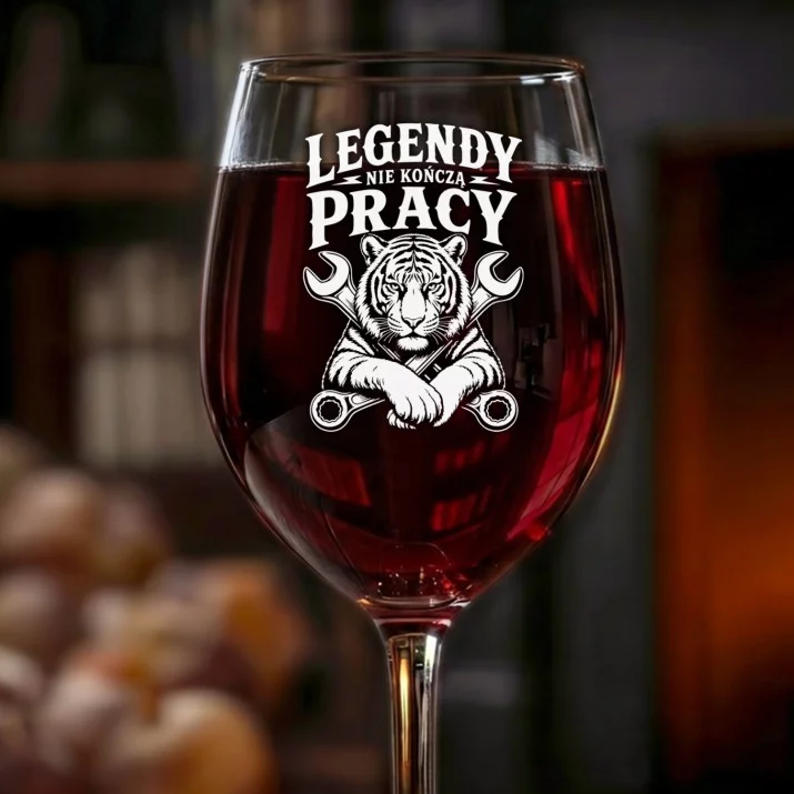 Kieliszek Do Wina Na 50 Prezent Na 50 Urodziny Dla Mężczyzny: Legendy Nie Kończą Pracy Kieliszek Do Wina Na 50 Prezent Na 50 Urodziny Dla Mężczyzny: Legendy Nie Kończą Pracy