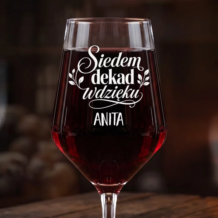 Mega Kieliszek Do Wina z Grawerem Na 70 Urodziny Prezent Dla 70 Latki Kobiety: Siedem Dekad Wdzięku Mega Kieliszek Do Wina z Grawerem Na 70 Urodziny Prezent Dla 70 Latki Kobiety: Siedem Dekad Wdzięku