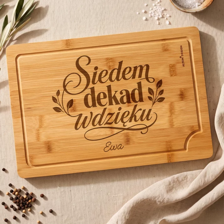 Deska Do Krojenia z Grawerem Na 70 Urodziny Prezent Dla 70 Latki Kobiety: Siedem Dekad Wdzięku Deska Do Krojenia z Grawerem Na 70 Urodziny Prezent Dla 70 Latki Kobiety: Siedem Dekad Wdzięku