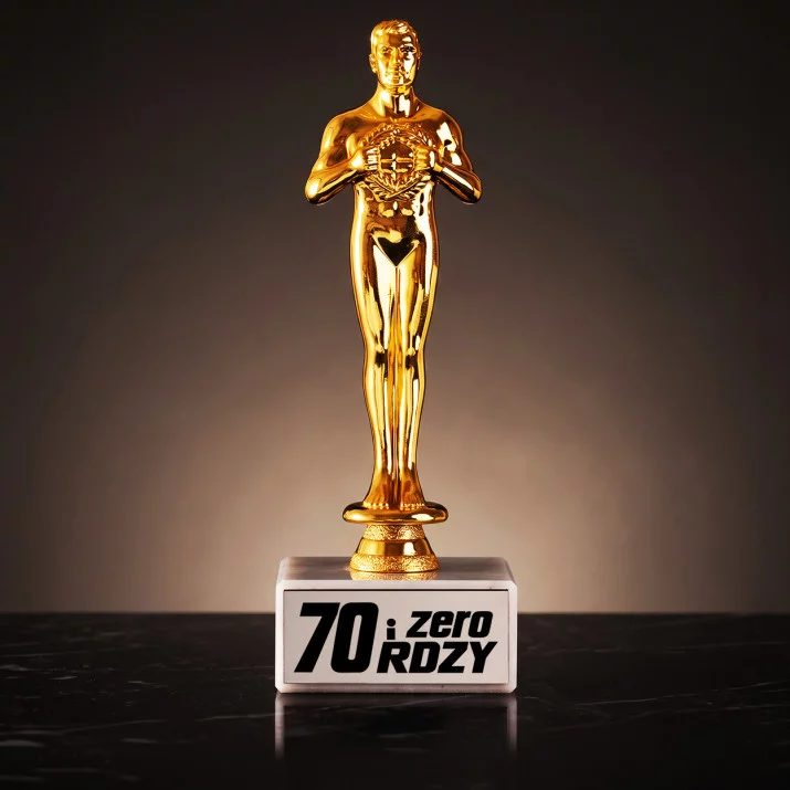 Statuetka Z Grawerem Na 70 Urodziny Prezent Dla Mężczyzny: 70 I Zero Rdzy