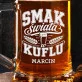 Kufel Personalizowany z Grawerem Dla Obcokrajowca Prezent Dla Mężczyzny: Globtroterski Emblemat Kufel Personalizowany z Grawerem Dla Obcokrajowca Prezent Dla Mężczyzny: Globtroterski Emblemat