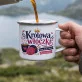 Kubek Emaliowany Dla Dziewiarki Prezent Dla Kobiety: Włóczkowy Szyk Kubek Emaliowany Dla Dziewiarki Prezent Dla Kobiety: Włóczkowy Szyk
