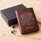 Portfel Męski Skórzany Na Zakończenie Przedszkola Prezent Personalizowany: Mistrz Małych Odkrywców Portfel Męski Skórzany Na Zakończenie Przedszkola Prezent Personalizowany: Mistrz Małych Odkrywców
