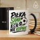 Kubek Z Nadrukiem Dla Piłkarza Prezent Dla Mężczyzny: Piłka Sama Sie Nie Kopnie Kubek Z Nadrukiem Dla Piłkarza Prezent Dla Mężczyzny: Piłka Sama Sie Nie Kopnie