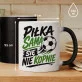 Kubek Z Nadrukiem Dla Piłkarza Prezent Dla Mężczyzny: Piłka Sama Sie Nie Kopnie Kubek Z Nadrukiem Dla Piłkarza Prezent Dla Mężczyzny: Piłka Sama Sie Nie Kopnie