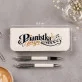 Zestaw Pióro i Długopis w Etui Dla Pianistki Prezent Dla Kobiety: Pianistka Z Pasją Zestaw Pióro i Długopis w Etui Dla Pianistki Prezent Dla Kobiety: Pianistka Z Pasją