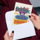 Kartka z Życzeniami Na 25 Lecie Ślubu Dla Kobiety: Elegancka Nuta Humoru Kartka z Życzeniami Na 25 Lecie Ślubu Dla Kobiety: Elegancka Nuta Humoru