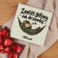 Czekolada z Truskawkami Dla Żołnierza Prezent Na Przysięgę Wojskową Dla Mężczyzny: Zawsze Gotowy Na Drzemkę Czekolada z Truskawkami Dla Żołnierza Prezent Na Przysięgę Wojskową Dla Mężczyzny: Zawsze Gotowy Na Drzemkę