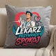 Poduszka Dekoracyjna Dla Lekarza Prezent Dla Mężczyzny: Lekarz Przywraca Spokój Poduszka Dekoracyjna Dla Lekarza Prezent Dla Mężczyzny: Lekarz Przywraca Spokój
