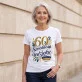 Koszulka Damska Biała Dla Kobiety 60 Lat Prezent Na 60 Urodziny Dla Kobiety: Botaniczna Elegancja