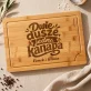 Deska Do Krojenia z Grawerem Dla Młodej Pary Prezent Na Ślub Dla Pary: Dwie Dusze, Jedna Kanapa Deska Do Krojenia z Grawerem Dla Młodej Pary Prezent Na Ślub Dla Pary: Dwie Dusze, Jedna Kanapa