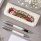 Zestaw Pióro i Długopis w Etui Na 50 Lat Prezent Dla 50 Latki Kobiety: Ornamentalna Elegancja Zestaw Pióro i Długopis w Etui Na 50 Lat Prezent Dla 50 Latki Kobiety: Ornamentalna Elegancja