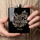 Piersiówka z Grawerem Dla Siostry Prezent Dla Kobiety: Siostra Na Medal Piersiówka z Grawerem Dla Siostry Prezent Dla Kobiety: Siostra Na Medal