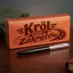 Pióro Wieczne Parker W Etui Dla Fana Motocykli Prezent Dla Mężczyzny: Szyld Motocyklowy Retro Pióro Wieczne Parker W Etui Dla Fana Motocykli Prezent Dla Mężczyzny: Szyld Motocyklowy Retro