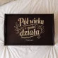 Stolik Śniadaniowy z Grawerem Na Złote Gody Prezent Dla Mężczyzny: Pół Wieku I Nadal Działa