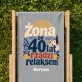 Leżak Z Nadrukiem Na 40 Rocznicę Ślubu Prezent Dla Kobiety: Żona Od 40 Lat Rządzi Relaksem Leżak Z Nadrukiem Na 40 Rocznicę Ślubu Prezent Dla Kobiety: Żona Od 40 Lat Rządzi Relaksem