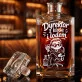 Karafka Do Whisky z Grawerem Dla Dyrektora Szkoły Prezent: Dyrektor Z Klasą I Lodem Karafka Do Whisky z Grawerem Dla Dyrektora Szkoły Prezent: Dyrektor Z Klasą I Lodem