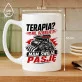 Kubek Z Nadrukiem Dla Fana Motoryzacji Prezent Dla Mężczyzny: Pasja Zamiast Terapii Kubek Z Nadrukiem Dla Fana Motoryzacji Prezent Dla Mężczyzny: Pasja Zamiast Terapii