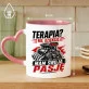 Kubek Z Nadrukiem Dla Fana Motoryzacji Prezent Dla Mężczyzny: Pasja Zamiast Terapii Kubek Z Nadrukiem Dla Fana Motoryzacji Prezent Dla Mężczyzny: Pasja Zamiast Terapii
