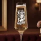 Kieliszek Do Szampana Z Grawerem Na Urodziny Prezent Dla Kobiety: Bąbelkowa Elegancja Kieliszek Do Szampana Z Grawerem Na Urodziny Prezent Dla Kobiety: Bąbelkowa Elegancja