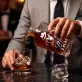 Karafka Do Whisky z Grawerem Dla Męża Prezent Na Rocznicę Ślubu: Mąż Z Klasą Karafka Do Whisky z Grawerem Dla Męża Prezent Na Rocznicę Ślubu: Mąż Z Klasą