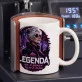 Kubek Z Nadrukiem Dla Starszej Pani Prezent Dla Kobiety: Neonowa Legenda Z Klasą Kubek Z Nadrukiem Dla Starszej Pani Prezent Dla Kobiety: Neonowa Legenda Z Klasą