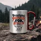 Kubek Metalowy z Karabińczykiem Na 1 Rocznicę Ślubu Prezent Dla Mężczyzny: Zmęczony Retro Stworek Kubek Metalowy z Karabińczykiem Na 1 Rocznicę Ślubu Prezent Dla Mężczyzny: Zmęczony Retro Stworek