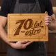 Deska Do Krojenia Dla 70 Latka Prezent Na 70 Urodziny Dla Mężczyzny: Siedem Dekad Smaku Deska Do Krojenia Dla 70 Latka Prezent Na 70 Urodziny Dla Mężczyzny: Siedem Dekad Smaku