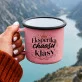 Kubek Emaliowany Na Nowy Rok Prezent Dla Kobiety: Sarkastyczna Elegancja Kubek Emaliowany Na Nowy Rok Prezent Dla Kobiety: Sarkastyczna Elegancja