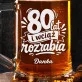 Kufel Personalizowany Na 80 Urodziny Prezent Dla 80 Latki Kobiety: 80 Lat I Wciąż Rozrabia Kufel Personalizowany Na 80 Urodziny Prezent Dla 80 Latki Kobiety: 80 Lat I Wciąż Rozrabia