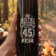 Termos 500ml Na 45 Rocznicę Ślubu Prezent Na Walentynki Dla Mężczyzny: Mistrz Małżeństwa Od 45 Lat Termos 500ml Na 45 Rocznicę Ślubu Prezent Na Walentynki Dla Mężczyzny: Mistrz Małżeństwa Od 45 Lat