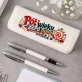 Zestaw Pióro i Długopis w Etui Na 50 Rocznicę Ślubu Prezent Dla Kobiety: Humorystyczna Elegancja Zestaw Pióro i Długopis w Etui Na 50 Rocznicę Ślubu Prezent Dla Kobiety: Humorystyczna Elegancja