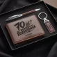 Zestaw Prezentowy z Portfelem Na 70 z Grawerem Dla 70 Latka Mężczyzny: 70 Lat? Dopiero