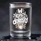 Kieliszki Do Wódki Na 18 Urodziny Prezent Dla Mężczyzny: Dorosły Z Humorem Kieliszki Do Wódki Na 18 Urodziny Prezent Dla Mężczyzny: Dorosły Z Humorem
