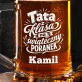 Kufel Personalizowany z Grawerem Dla Taty Na Mikołaja Prezent: Retro Męska Elegancja Kufel Personalizowany z Grawerem Dla Taty Na Mikołaja Prezent: Retro Męska Elegancja