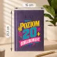 Kalendarz Książkowy A5 2027 Na 20 Urodziny Prezent Dla 20 Latka Mężczyzny: Retro Poziom