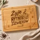 Deska Do Krojenia z Grawerem Dla Muzyka Prezent Dla Mężczyzny: Żyję W Rytmie Dźwięków Deska Do Krojenia z Grawerem Dla Muzyka Prezent Dla Mężczyzny: Żyję W Rytmie Dźwięków