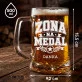 Zestaw Prezentowy z Kuflem Dla Żony Na Rocznicę Ślubu Dla Kobiety: Żona Na Medal Zestaw Prezentowy z Kuflem Dla Żony Na Rocznicę Ślubu Dla Kobiety: Żona Na Medal