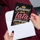 Kartka z Życzeniami Dla 42 Latki Na 40 Urodziny Dla Kobiety: Sarkastyczna Elegancja Kartka z Życzeniami Dla 42 Latki Na 40 Urodziny Dla Kobiety: Sarkastyczna Elegancja